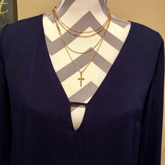 🆕 ASTR Navy Low V Bell Sleeve Tunic - Picture 2 of 6